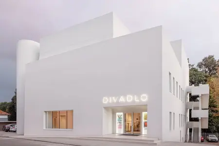 Divadlo Poprad exterier