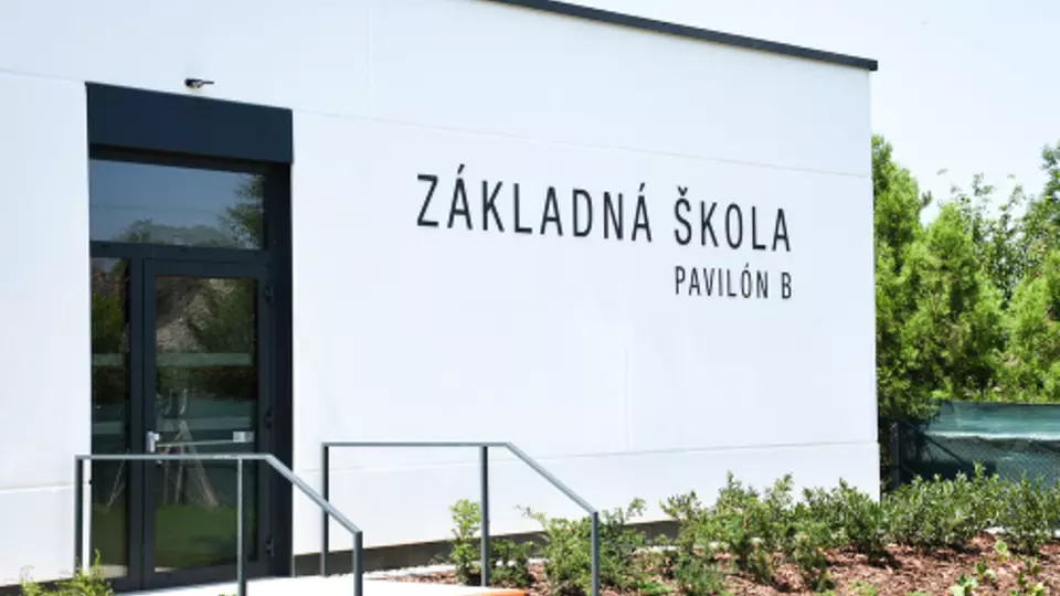 Modulárna škola vo Veľkom Biely Modularna skola vo Velkom Biely
